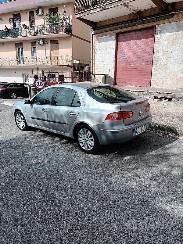 Usata Renault Laguna II 120 CV (88 kW) 2005 Grigio Berlina