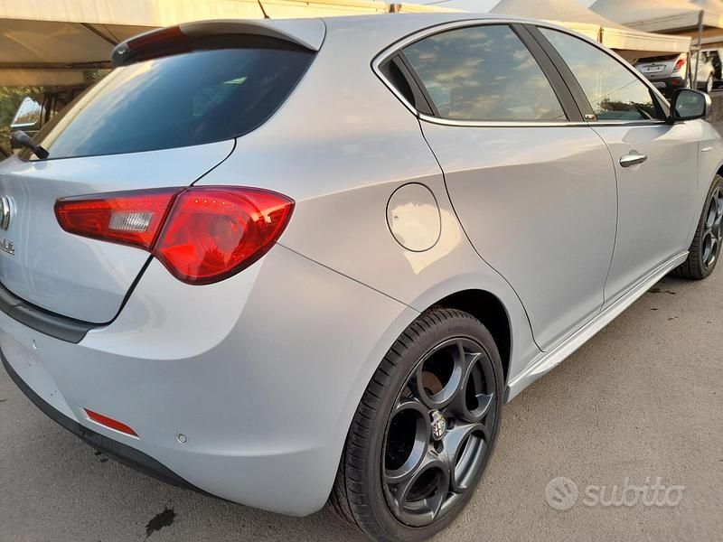 Usata Alfa Romeo Giulietta Distinctive 105 CV (77 kW) 2014 Blu Utilitaria