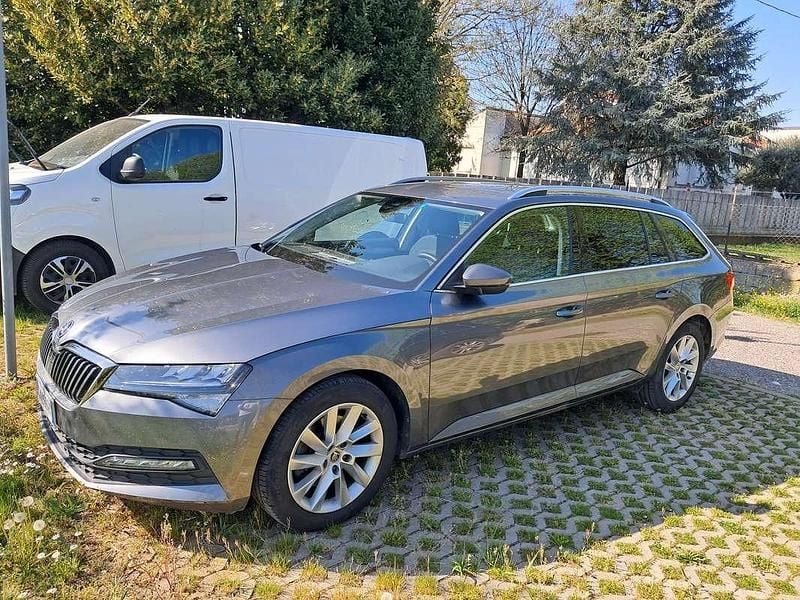 Usata Skoda Superb 150 CV (110 kW) 2023 Grigio Station wagon