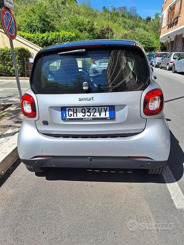 Usata Smart ForTwo Coupé 41 kW (56 CV) 2022 Grigio Utilitaria