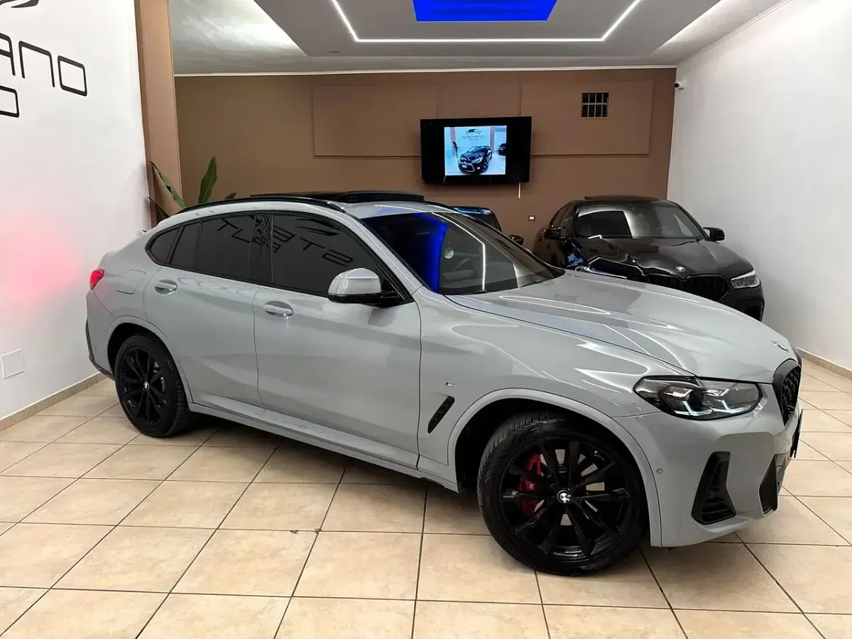 Begagnad BMW X4 M M Sport 190 HK (139 kW) 2024 Grå SUV