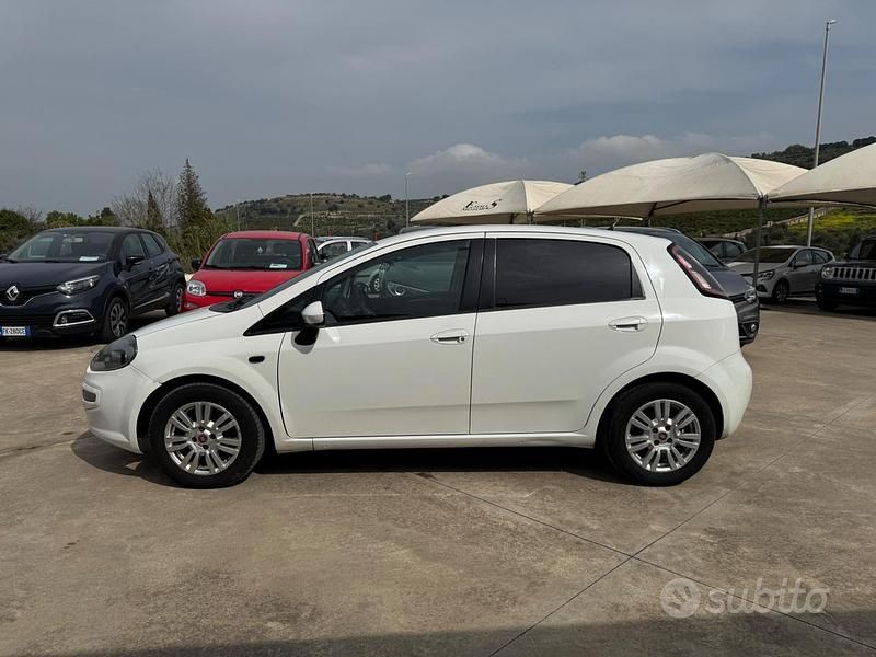 Usata Fiat Punto Lounge 75 CV (55 kW) 2015 Bianco Utilitaria