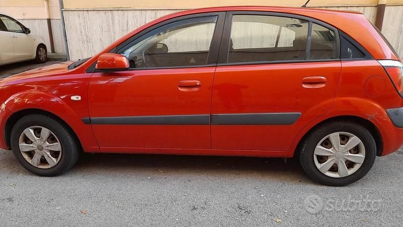 Usata Kia Rio 112 CV (82 kW) 2006 Rosso Berlina