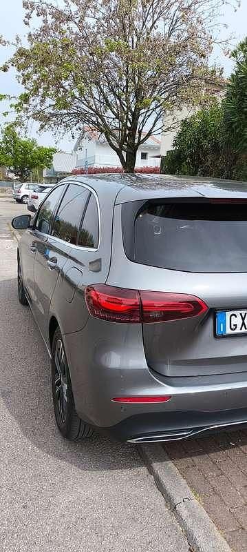 Usata Mercedes B200 150 CV (110 kW) 2023 Grigio Monovolume