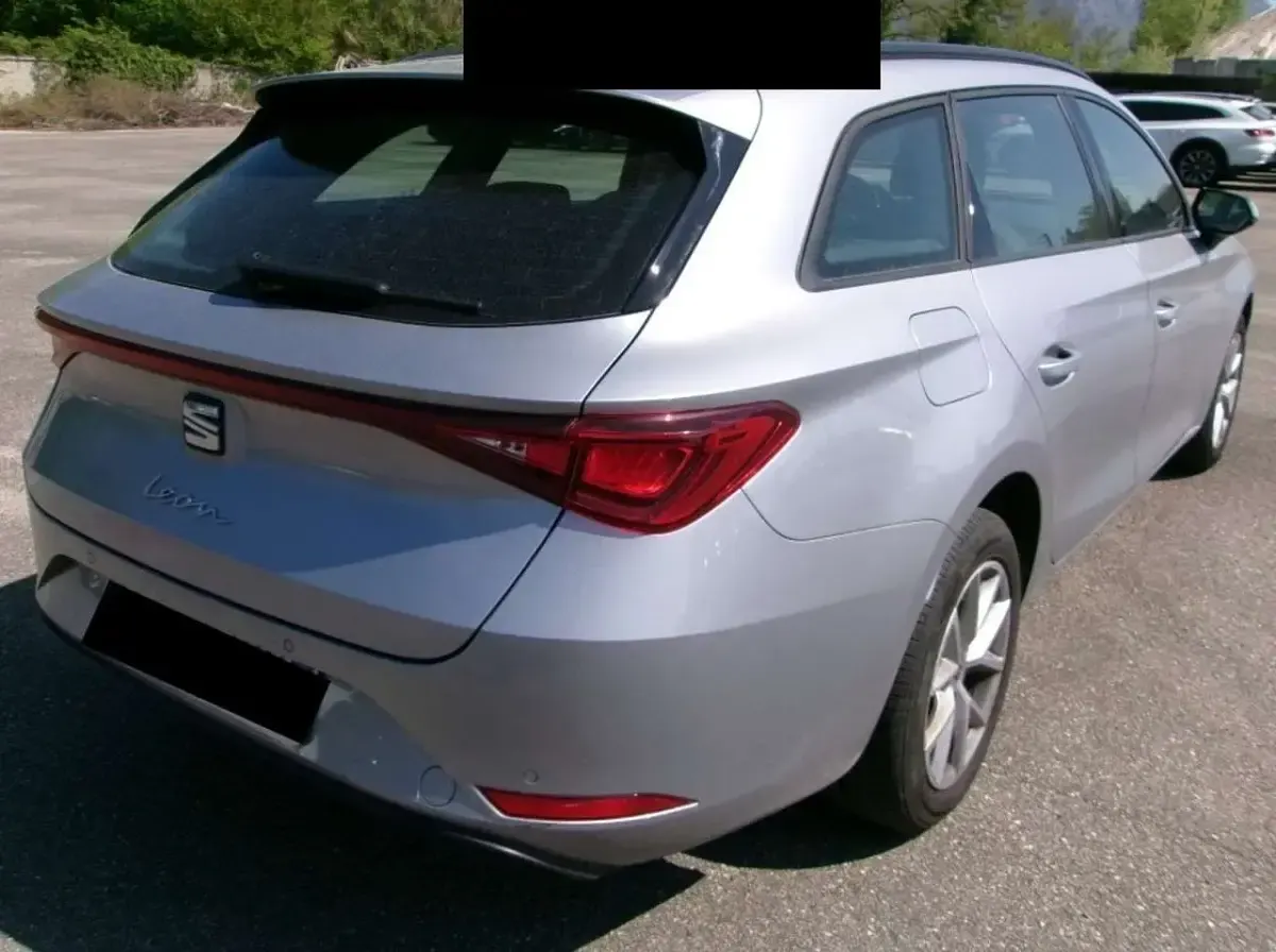 Usata Seat Leon Style 150 CV (110 kW) 2024 Argento Station wagon
