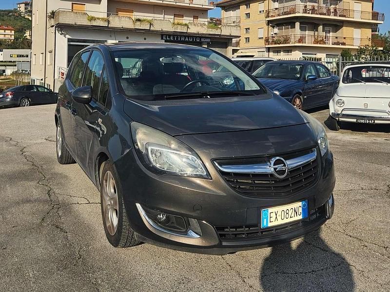 Usata Opel Meriva Design Edition 120 CV (88 kW) 2014 Grigio Monovolume