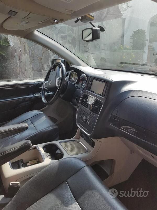 Usata Lancia Voyager 163 CV (119 kW) 2011 Nero Monovolume