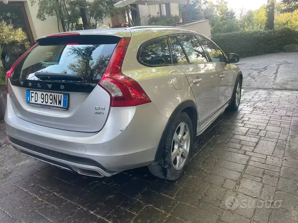 Usata Volvo V60 CC 190 CV (139 kW) 2016 Grigio Station wagon