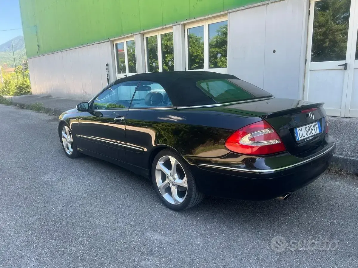 Usata Mercedes CLK200 163 CV (119 kW) 2004 Nero Cabrio