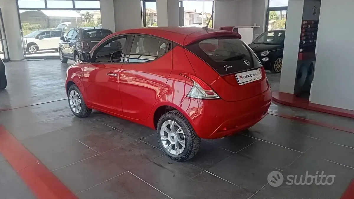 Usata Lancia Ypsilon Silver 80 CV (58 kW) 2016 Rosso Utilitaria