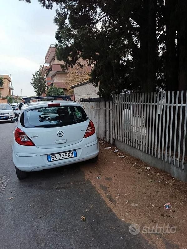 Usata Opel Corsa 85 CV (62 kW) 2011 Bianco Berlina
