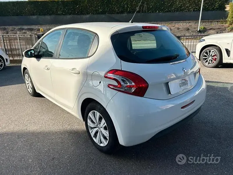 Usata Peugeot 208 Active 68 CV (50 kW) 2014 Bianco Utilitaria