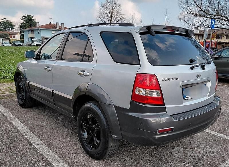 Usata Kia Sorento 140 CV (102 kW) 2005 Grigio SUV