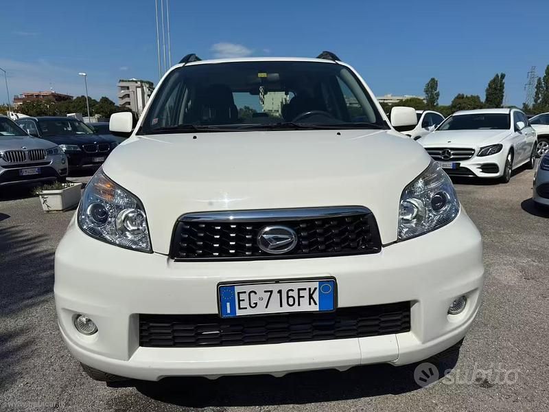 Usata Daihatsu Terios 102 CV (75 kW) 2011 Bianco SUV