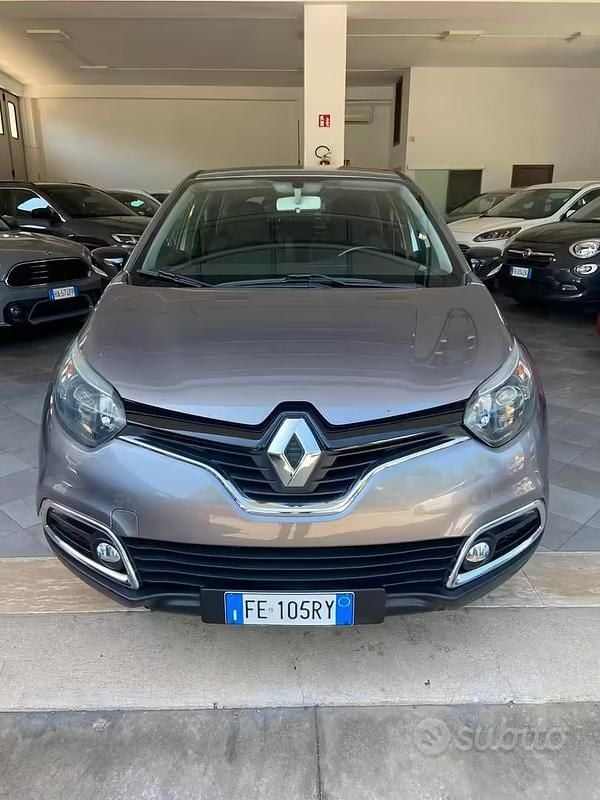 Usata Renault Captur 110 CV (80 kW) 2015 Grigio SUV