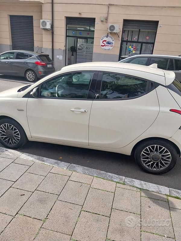 Usata Lancia Ypsilon 2014 Bianco Utilitaria