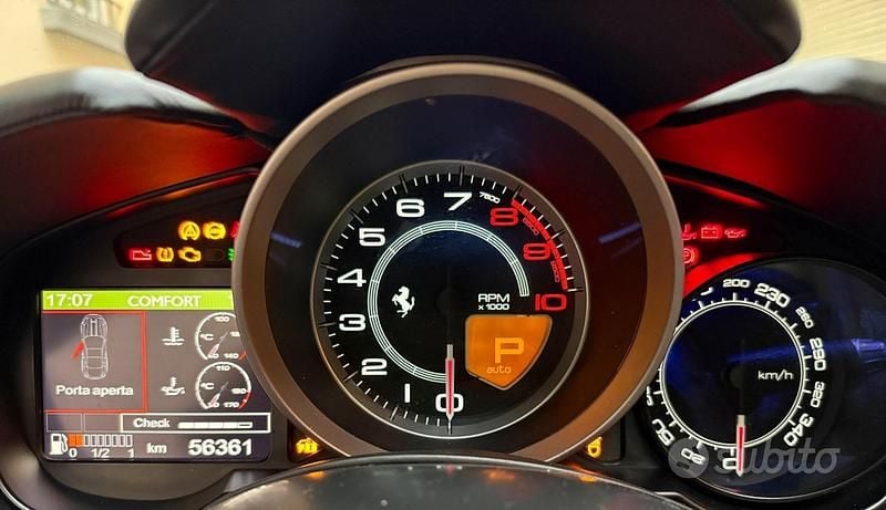 Usata Ferrari California 459 CV (337 kW) 2011 Nero Cabrio