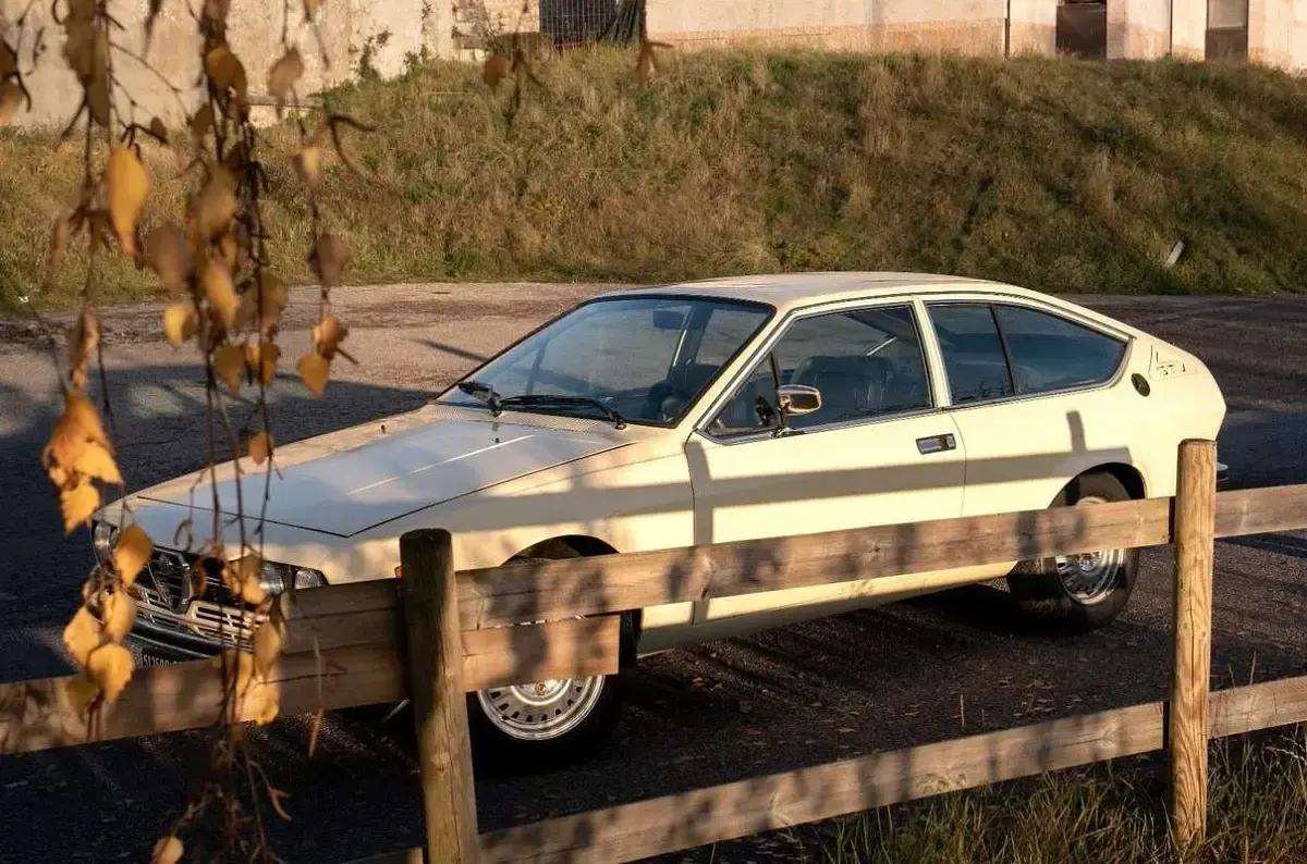 Usata Alfa Romeo GTV 118 CV (86 kW) 1978 Beige Coupé