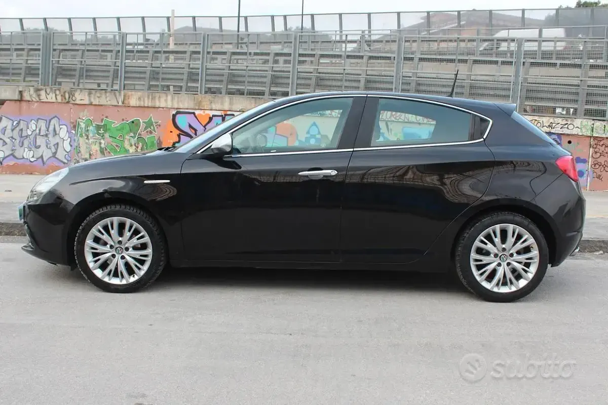 Usata Alfa Romeo Giulietta Super 120 CV (88 kW) 2016 Nero Utilitaria