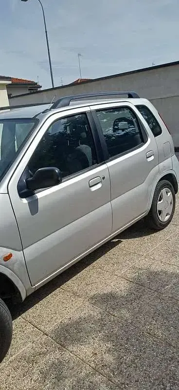 Usata Suzuki Ignis GL 83 CV (61 kW) 2002 Grigio Utilitaria