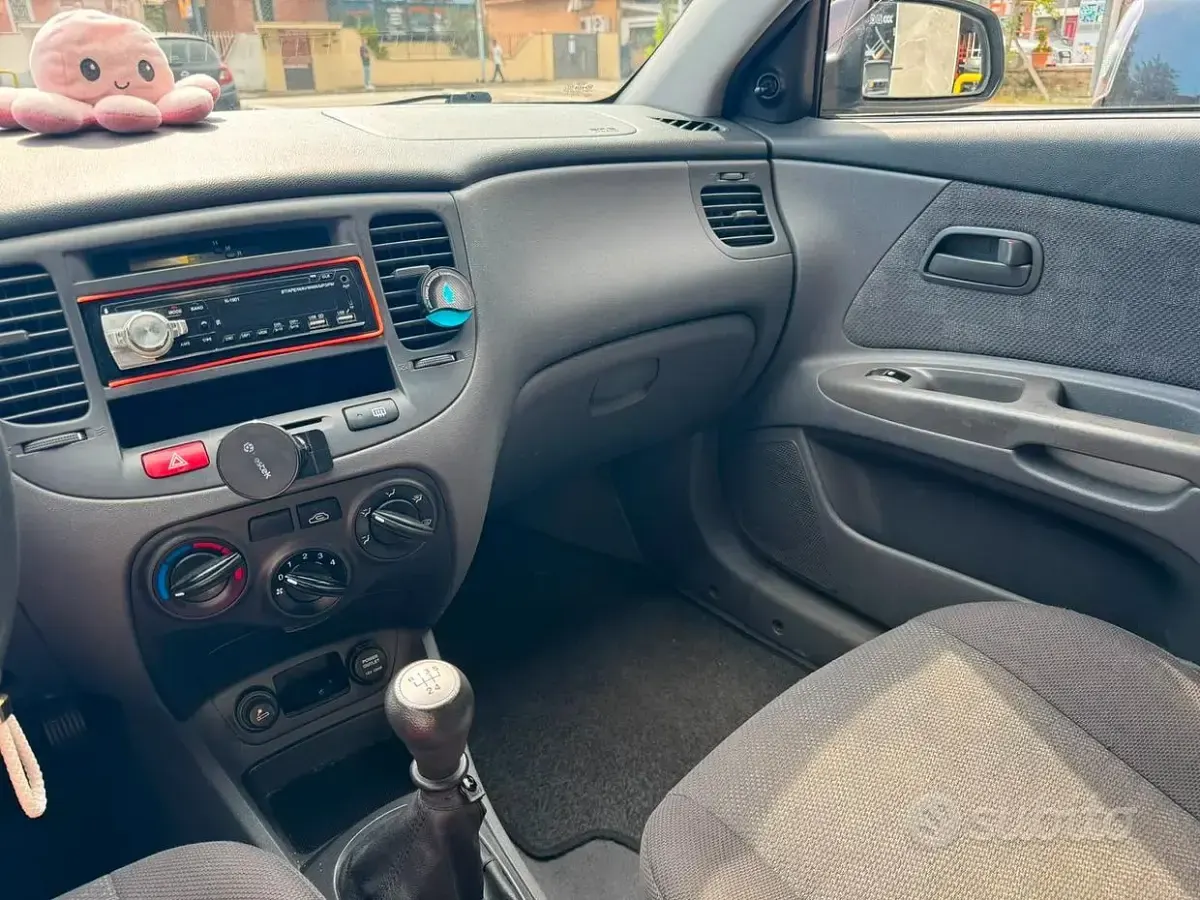 Usata Kia Rio 110 CV (80 kW) 2007 Grigio Berlina