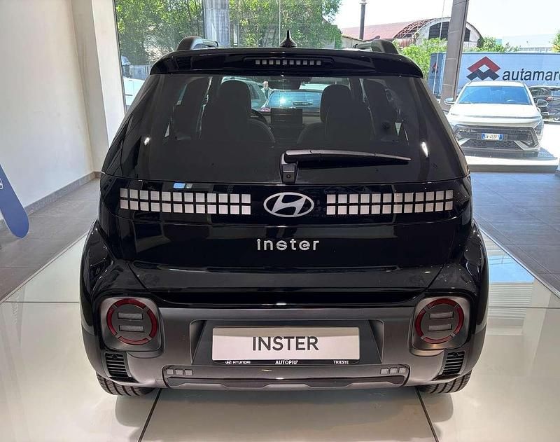 Nuova Hyundai Inster 85 kW (116 CV) 2025 Abyss black Utilitaria