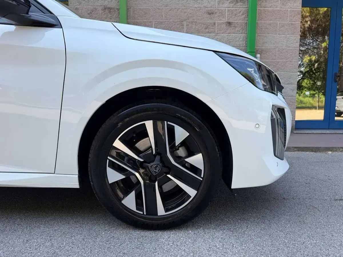 Nuova Peugeot 208 Allure 101 CV (74 kW) 2025 Bianco Utilitaria