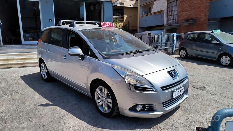 Usata Peugeot 5008 110 CV (80 kW) 2010 Argento Monovolume