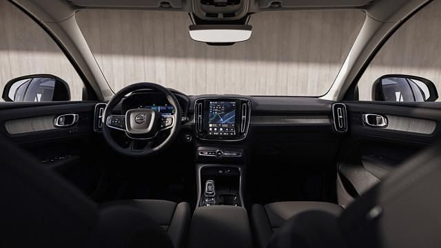 Usata Volvo XC40 Plus 163 CV (119 kW) 2023 Nero SUV