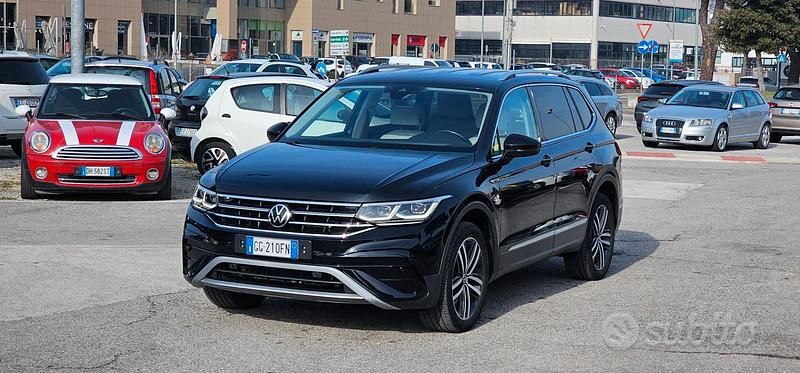 Usata VW Tiguan Allspace R-line 200 CV (147 kW) 2022 Nero SUV