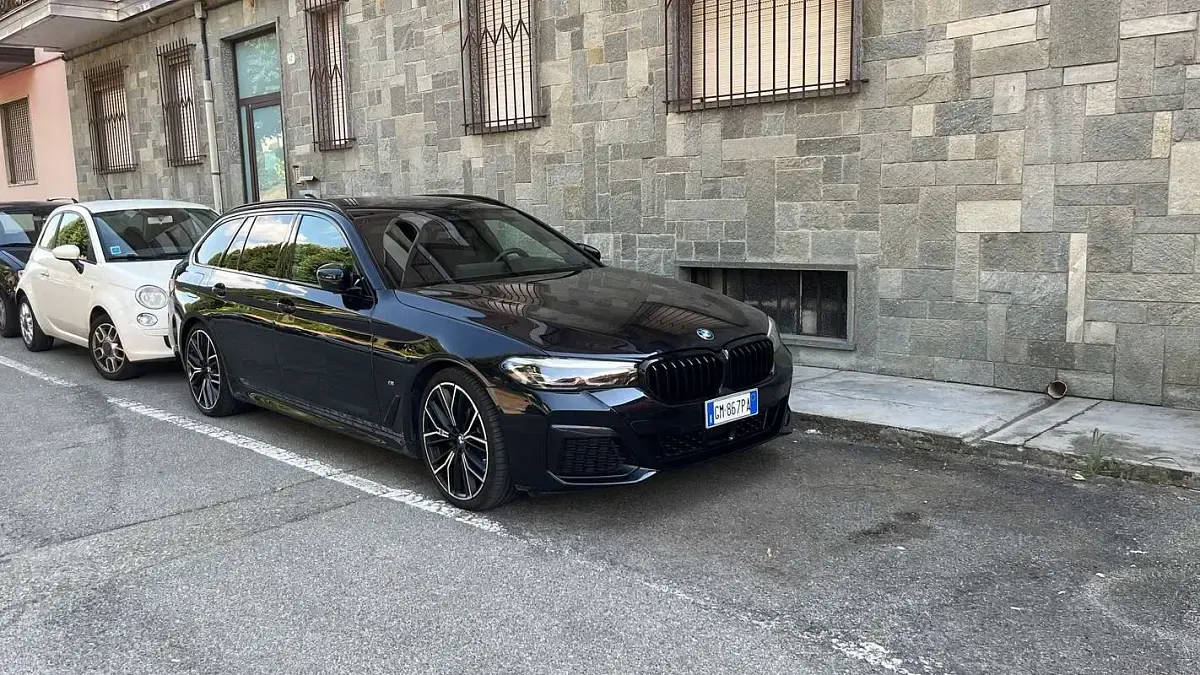 Usata BMW 520 M Sport 190 CV (139 kW) 2023 Blu/azzurro Berlina