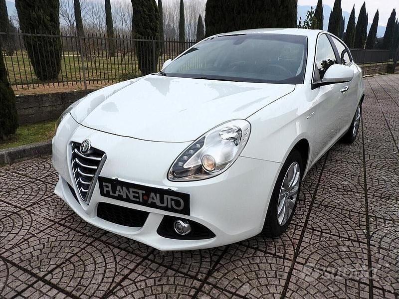Usata Alfa Romeo Giulietta 105 CV (77 kW) 2015 Bianco Utilitaria