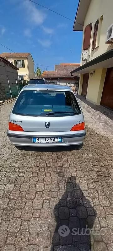 Usata Peugeot 106 60 CV (44 kW) 2000 Grigio Utilitaria