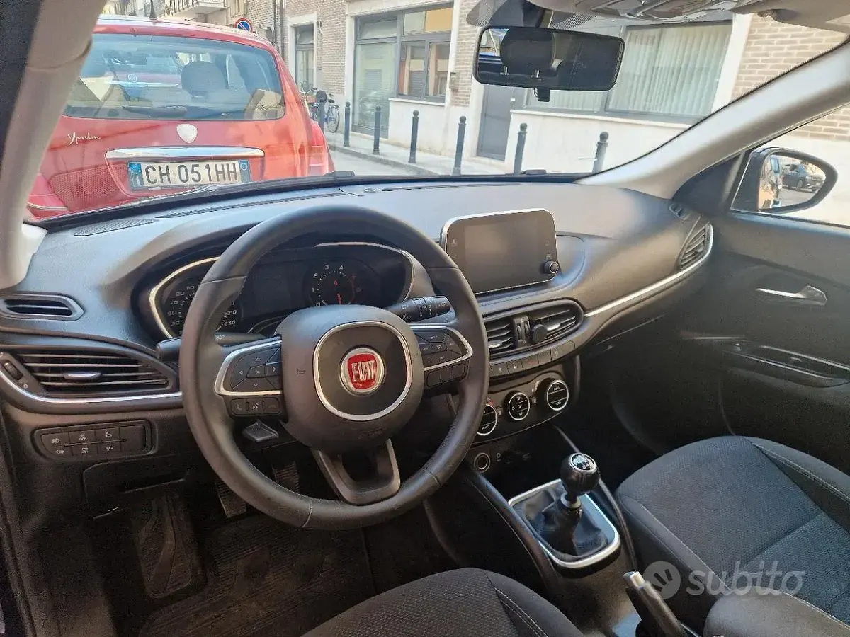 Usata Fiat Tipo Business 353 CV (259 kW) 2017 Bluazzurro Berlina