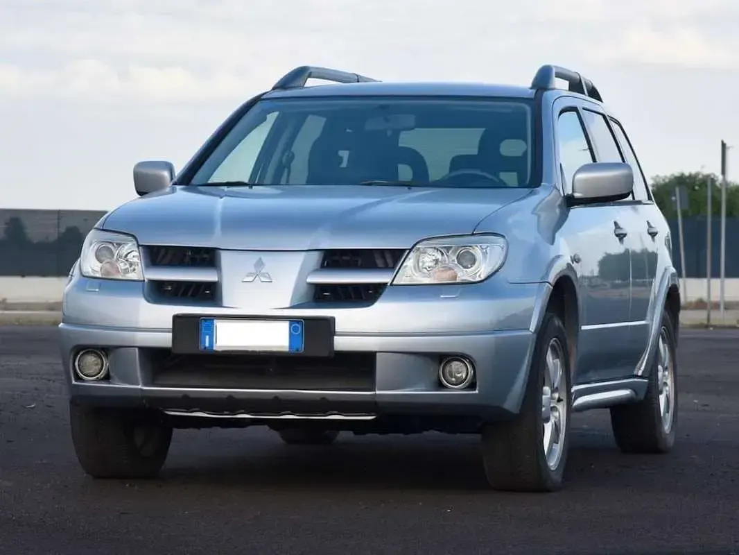 Usata Mitsubishi Outlander 136 CV (100 kW) 2008 Argento SUV