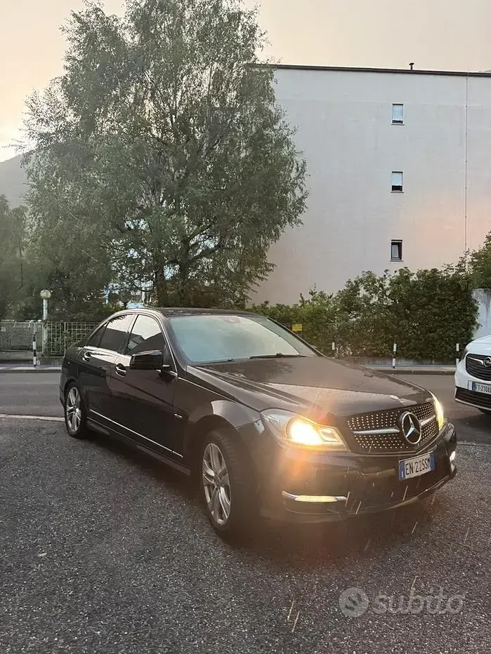 Usata Mercedes C220 170 CV (125 kW) 2012 Nero Berlina