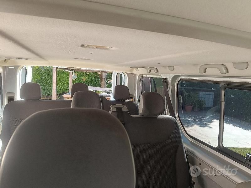 Usata Opel Vivaro 120 CV (88 kW) 2011 Grigio Monovolume