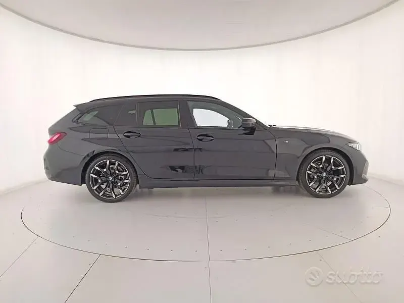 Nuova BMW 318 M Sport 150 CV (110 kW) 2025 Black sapphire metallizzato Station wagon