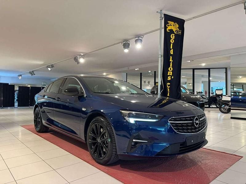 Usata Opel Insignia Sport 174 CV (127 kW) 2021 Blu/azzurro Berlina