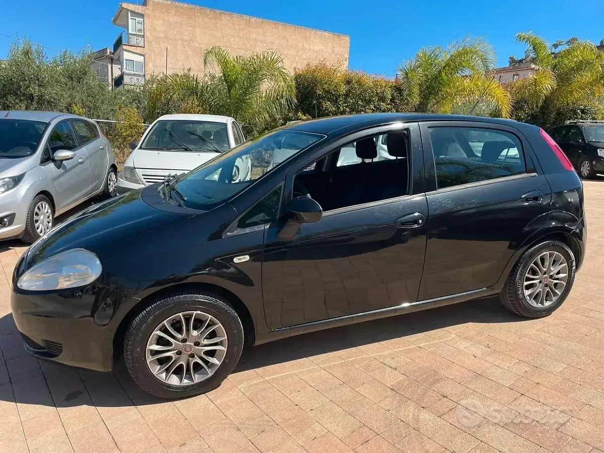 Usata Fiat Grande Punto 75 CV (55 kW) 2013 Nero Utilitaria