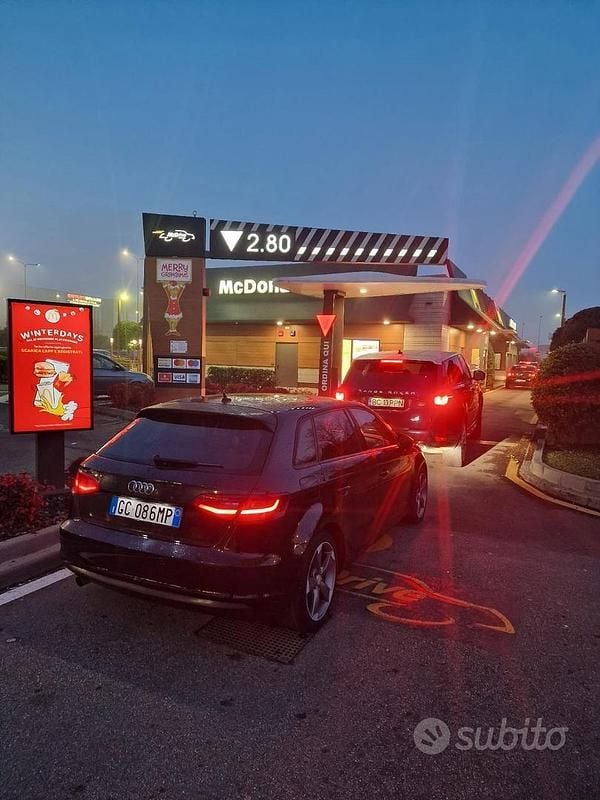 Nero Usata 2017 Audi A3 S-Line Tre volumi | 11.900 € (Super prezzo) - Immagine 1/4