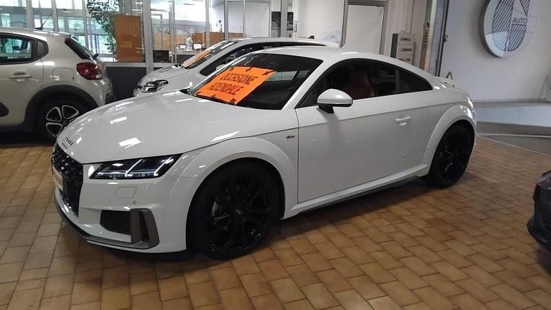 Bianco ghiaccio / metallizzato Usata 2022 Audi TT Comfort Coupé | 39.500 € (Ottimo prezzo) - Immagine 1/4