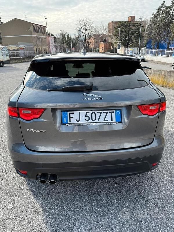 Usata Jaguar F-Pace 180 CV (132 kW) 2017 Grigio SUV