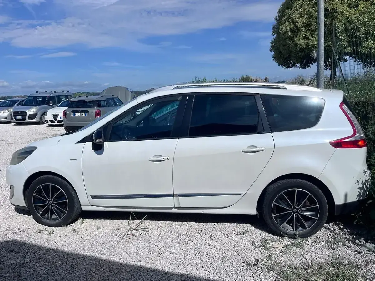 Usata Renault Scenic E-Tech XMOD 110 CV (80 kW) 2013 Bianco Station wagon