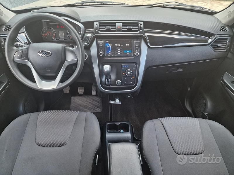 Usata Mahindra KUV100 87 CV (63 kW) 2020 Grigio SUV