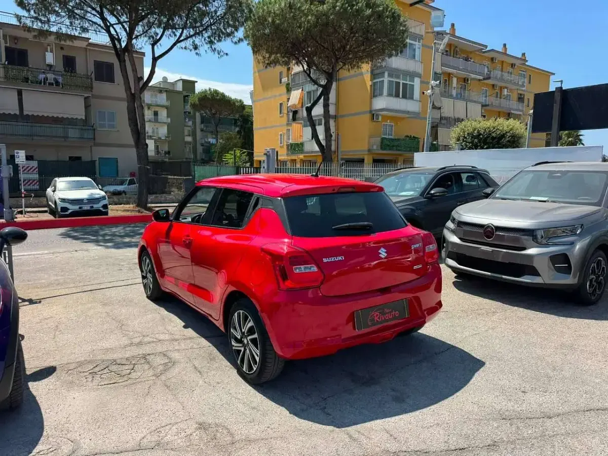 Usata Suzuki Swift 83 CV (61 kW) 2022 Rosso Utilitaria