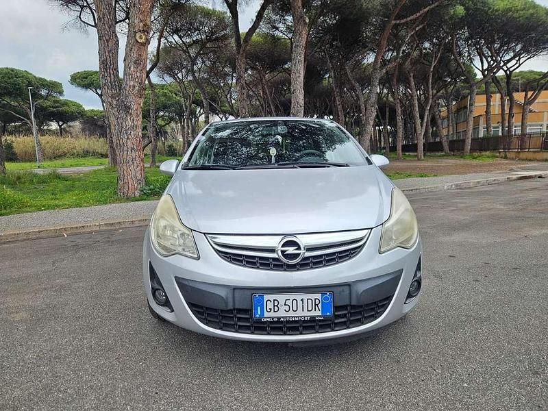 Usata Opel Corsa Edition 80 CV (58 kW) 2012 Argento Utilitaria