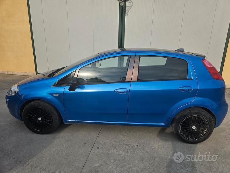 Blu/azzurro Usata 2016 Fiat Punto Due volumi | 4900 € (Ottimo prezzo) - Immagine 1/4