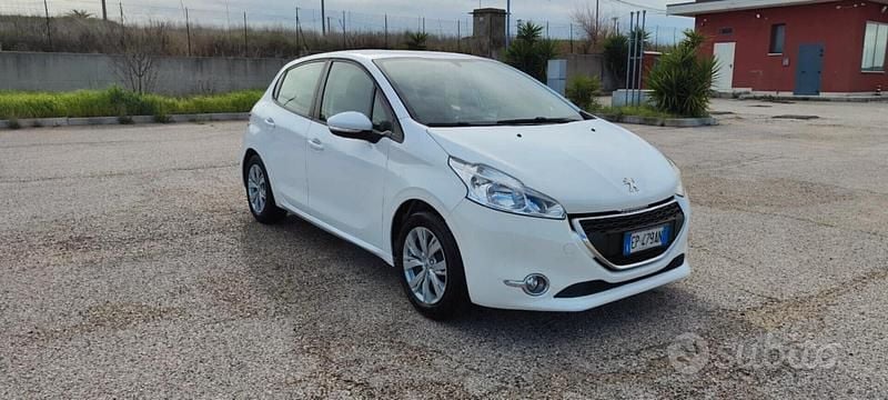 Usata Peugeot 208 Allure 82 CV (60 kW) 2012 Bianco Utilitaria