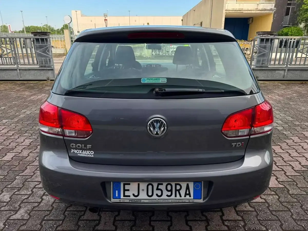 Usata VW Golf VI Comfortline 105 CV (77 kW) 2011 Grigio metallizzato Utilitaria